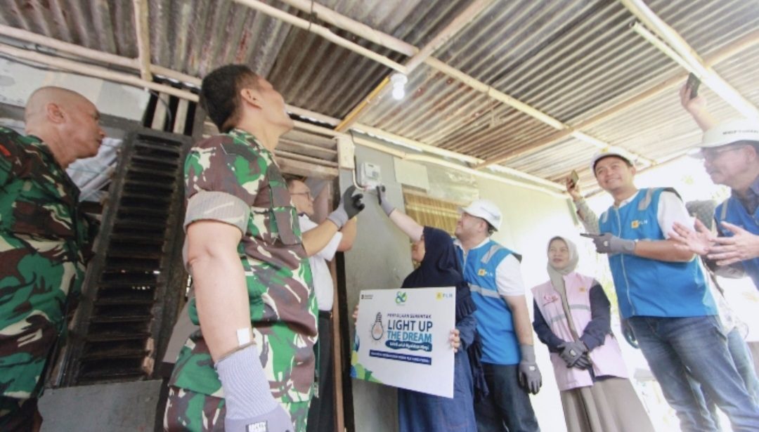 pln-uid-riau-dan-kepulauan-riau-nyalakan-harapan-102-keluarga-melalui-program-“light-up-the-dream”
