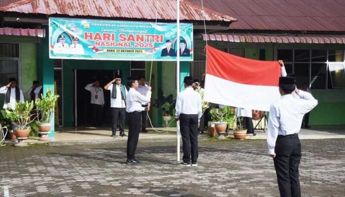 Pariaman Kibarkan Merah Putih, Rayakan Hari Santri Nasional