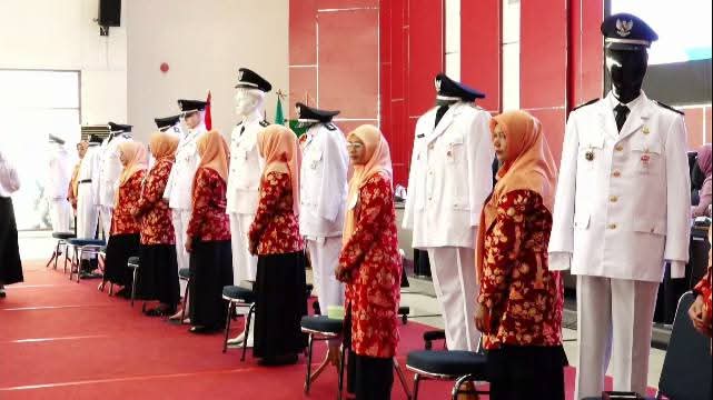 hut-ke-26-dwp-kota-padang,-istri-lurah-unjuk-ketangkasan-di-lomba-pasang-atribut-pdu