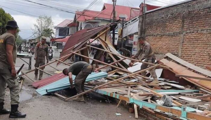 Padang Bongkar Bangunan Liar, Jalan Belibis Kembali Tertib