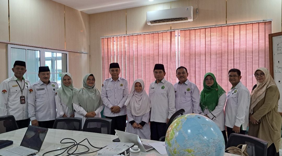 kabid-penmad-sumbar-dukung-siswi-man-2-padang-berlaga-di-omi-nasional