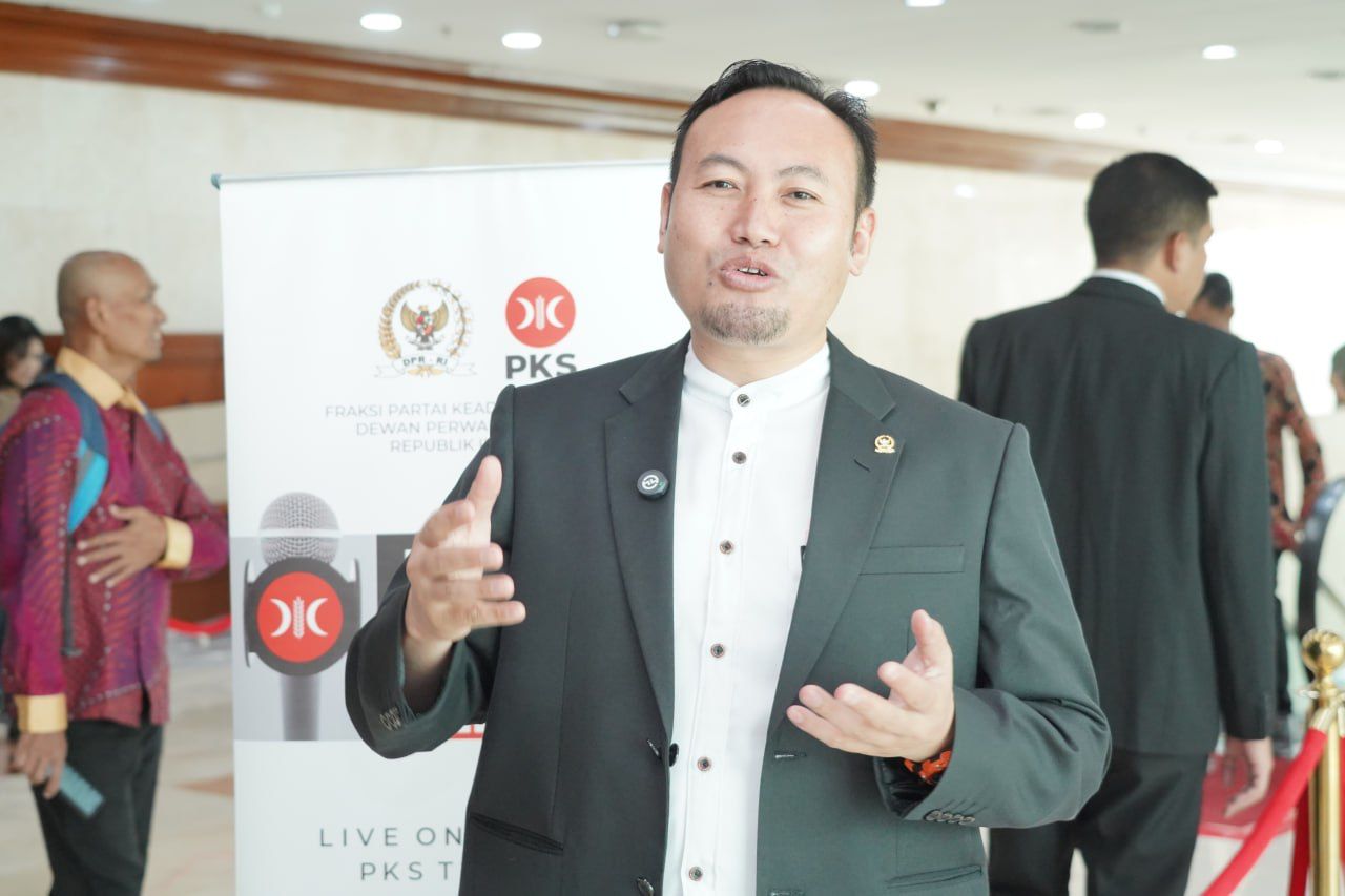 momentum-sumpah-pemuda,-rahmat-saleh-ingatkan-peran-generasi-muda-minang