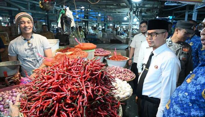 Wawako Bukittinggi Turun Tangan, Stabilkan Harga Cabai Pasar