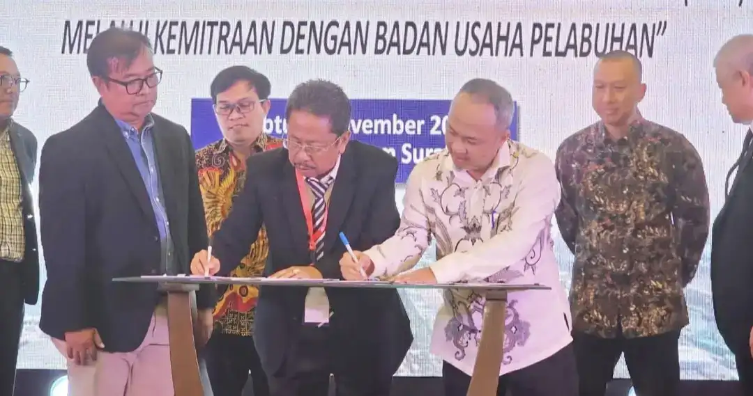 ketua-apbmi-sumbar-m-tauhid-tandatangani-mou-dengan-pelindo-regional-2-teluk-bayur