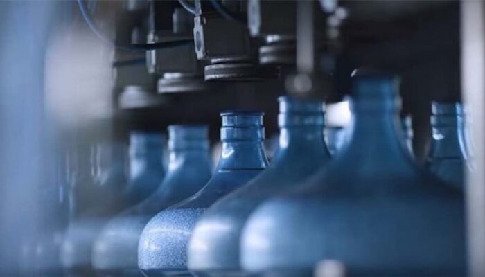 Air Kemasan: Industri dan Konsumen Terus Berdebat