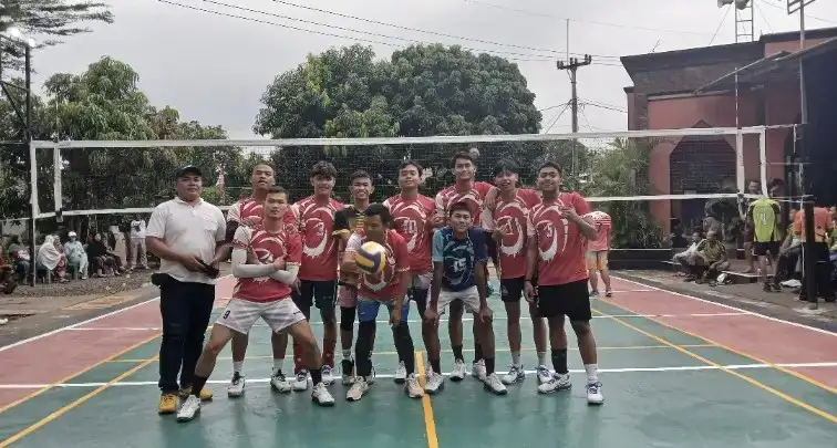 asgar-muda-angkat-trophi-volly-balll-sumpah-pemuda-di-tajur-halang