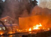 Monumen Kapal Siti Nurbaya di Batang Arau Terbakar