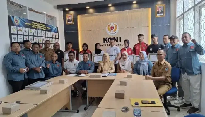 Payakumbuh Ganjar Atlet Beladiri PON dengan Uang Pembinaan