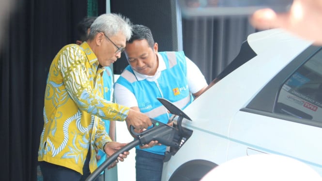 mudahkan-pengguna-ev,-pln-hadirkan-spklu-center-pertama-di-yogyakarta