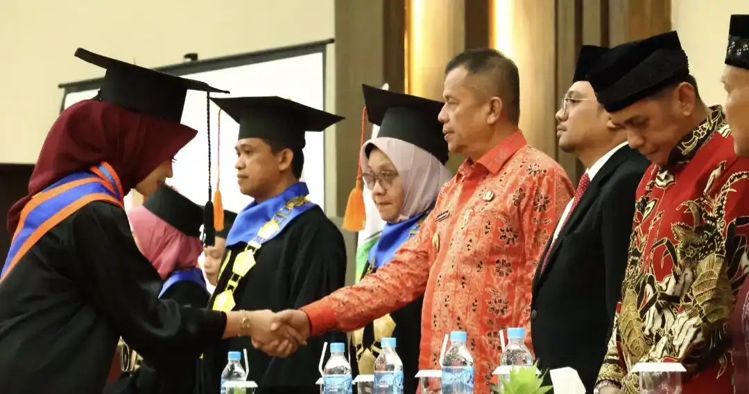 wisuda-ke-18-stt-payakumbuh,-wawako-ingatkan-lulusan-jadi-pencipta-lapangan-kerja