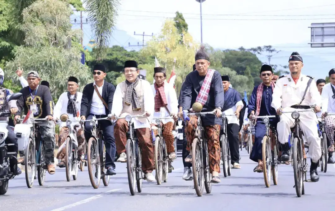 luar-biasa!-parade-onthel-payakumbuh-2025-dihadiri-onthelis-nusantara