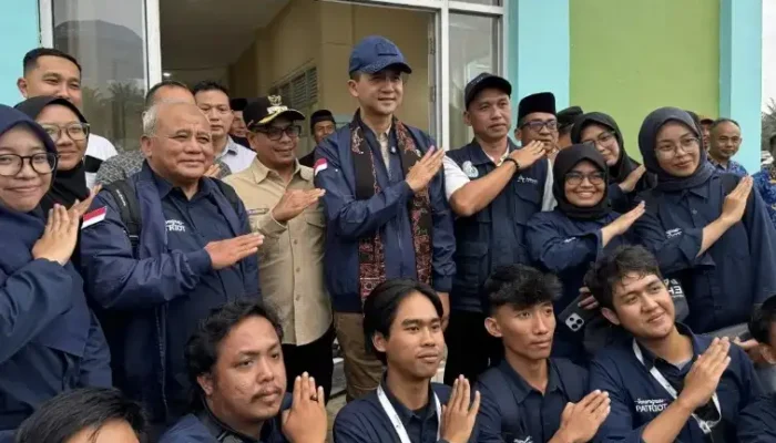 Menteri Transmigrasi Meninjau KTM Silaut, Wabup Menyambut