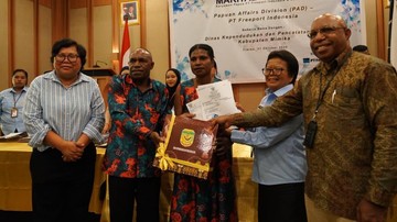 dorong-kesejahteraan-pekerja-freeport-gelar-nikah-catatan-sipil-massal