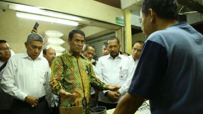 sidak-harga-beras,-mentan-amran-tegaskan-sektor-pangan-jangan-dipolitisasi