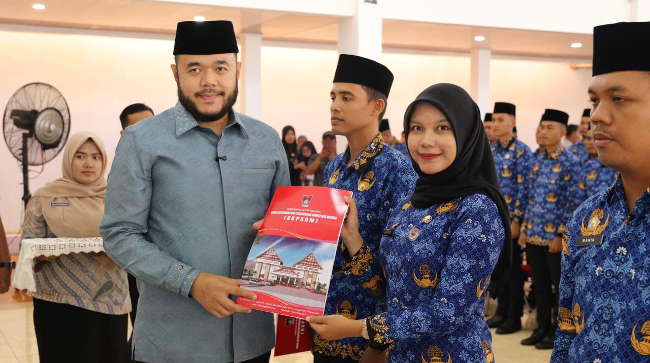 wako-fadly-amran-ambil-sumpah-pns-ikatan-dinas-dan-serahkan-sk-pppk-paruh-waktu