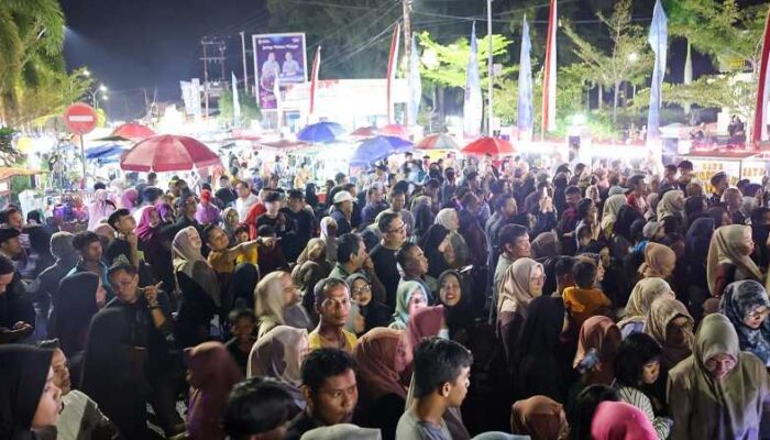 UMKM dan Warga Padati Malam Minggu Pariaman