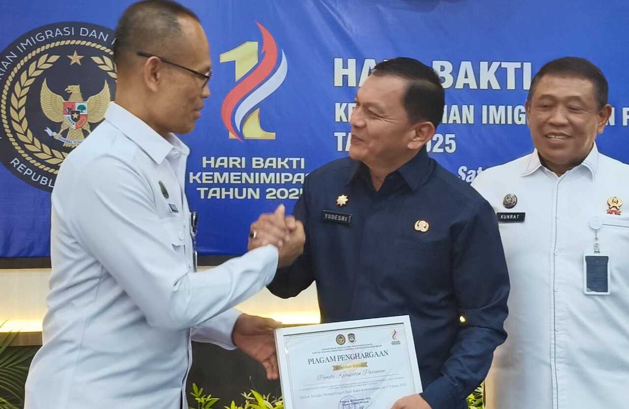 hibahkan-aset-untuk-ukk-imigrasi-agam,-pasaman-diganjar-penghargaan-tertinggi
