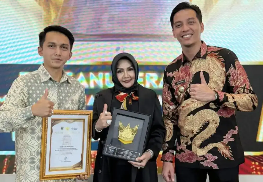 defrita-nelly-terima-paritrana-award-terbaik-i-untuk-tahiti-coal-sawahlunto