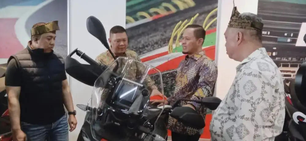 wali-kota-pekanbaru-resmikan-dealer-otomotif-italia-dikelola-pt.-amartha-kura-motorindo