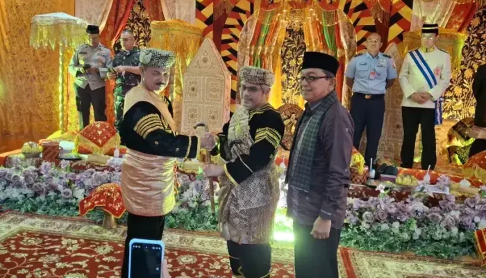 Rahyussalim, Ahli Stemsel, Terima Gelar Adat Minangkabau