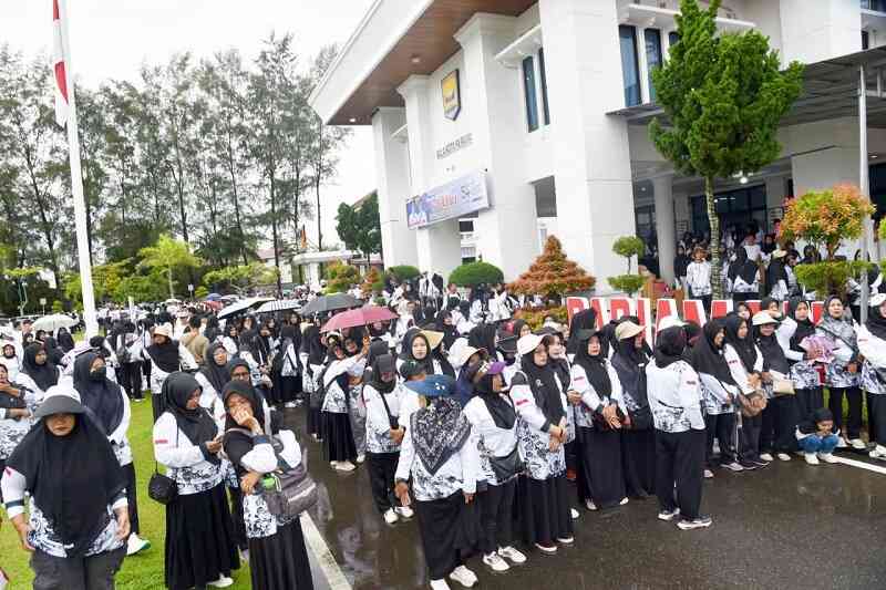 peringati-hut-ke-80,-pgri-kota-pariaman-adakan-jalan-sehat