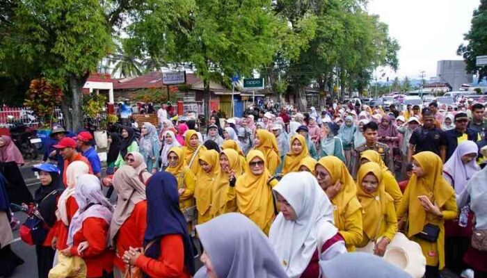 Guru Berjalan, Rayakan HUT PGRI dengan Semangat Kebersamaan