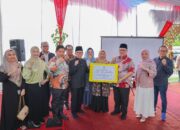 Muhidi Serahkan Bantuan, Aisyiyah Berdaya dengan Ekonomi Produktif