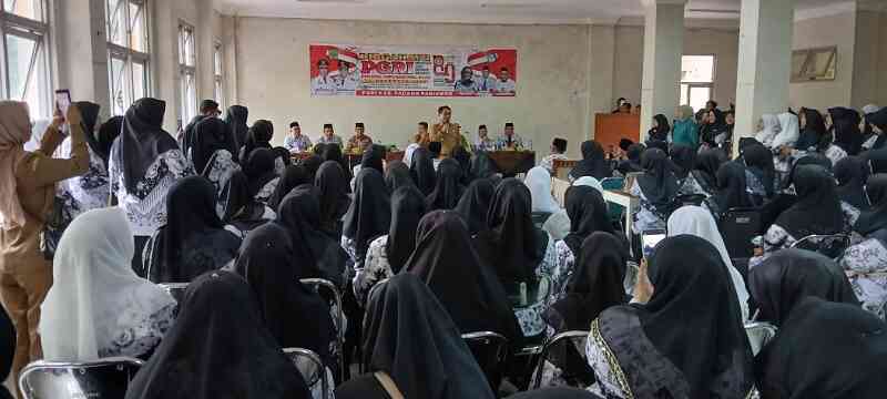 hari-guru-di-padang-pariaman-dilaksanakan-secara-sederhana