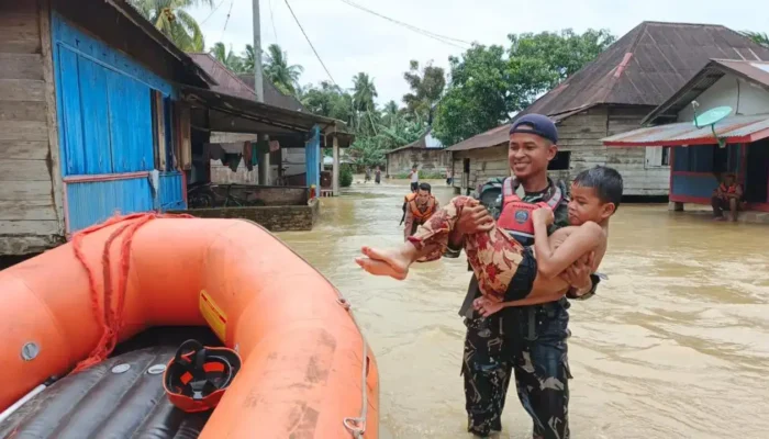 Banjir Air Bangis: Tim Gabungan Selamatkan Puluhan Warga
