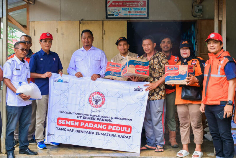 pt-semen-padang-gerak-cepat-salurkan-bantuan-untuk-ribuan-warga-terdampak-banjir-di-koto-tangah-dan-nanggalo