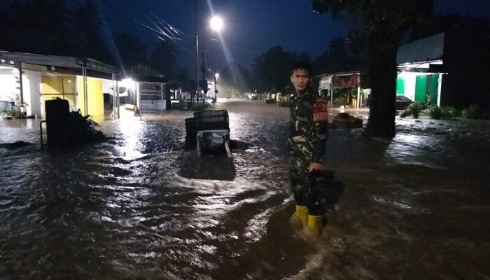 Pariaman Diterjang Banjir, Warga dan Petugas Bersiap Siaga