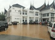 Banjir Lumpuhkan Aktivitas Balaikota Solok, Warga Terimbas