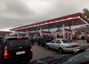 Warga Bukittinggi Resah, Antrean BBM Mengular Panjang