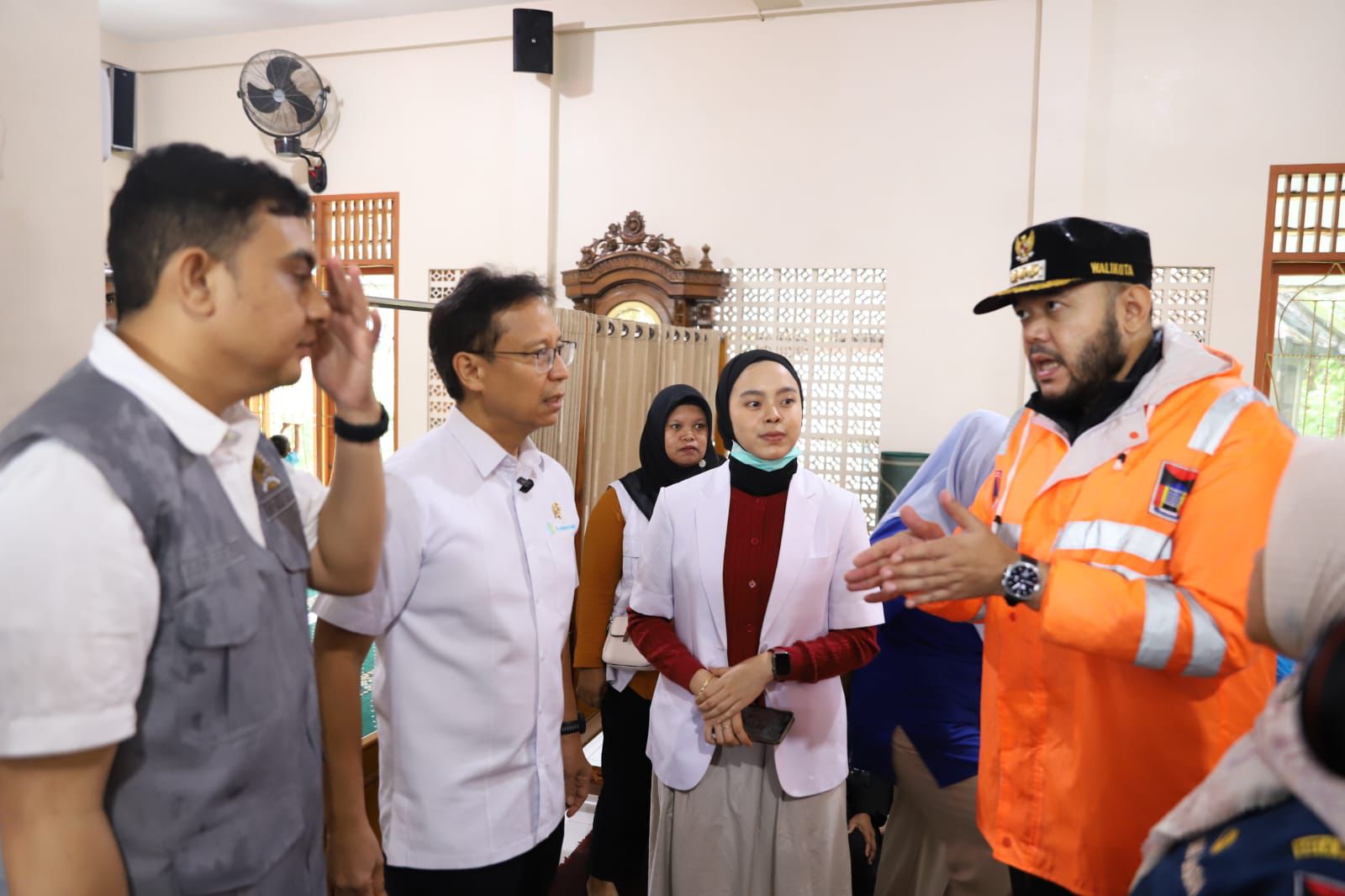 wako-fadly-amran-terima-bantuan-bencana-dari-santika-grup-dan-honda-gajah-motor