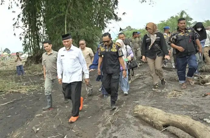 gubernur-mahyeldi-minta-percepatan-penanganan-korban-bencana-di-tengah-membaiknya-cuaca-sumbar