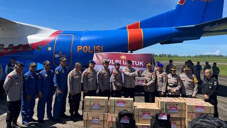 terima-bantuan-logistik-dari-mabes-polri,-polda-sumbar-segera-distribusikan-kepada-warga-terdampak