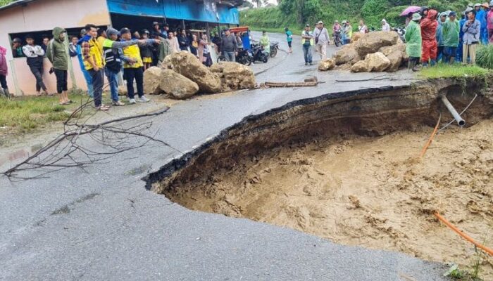 Sungai Meluap, Erosi Ancam Putusnya Jalan Nasional Solok