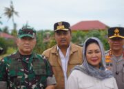 Titiek Soeharto Dampingi Wagub Meninjau Dampak Banjir Bandang