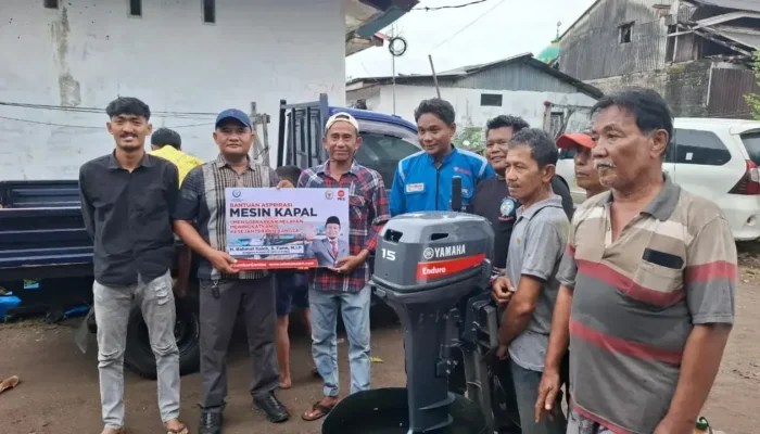 Rahmat Saleh Dukung Produktivitas Nelayan Padang Utara Lewat Bantuan Mesin Tempel