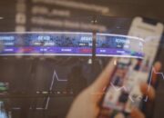 Investor Asing Borong Saham Rp4 Triliun: FILM dan TLKM Jadi Topangan IHSG