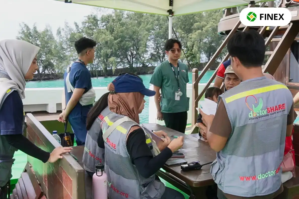 Finex, pialang teregulasi yang telah meraih peringkat A+++ dari Bappebti selama tiga kali berturut-turut pada tahun 2025, memberikan dukungan terhadap misi kemanusiaan Rumah Sakit Kapal (RSK) dr. Lie Dharmawan II yang diinisiasi oleh doctorSHARE di Pulau Tidung, Kepulauan Seribu.