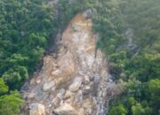 Longsor Purwakarta-Ciganea Ganggu 3 Perjalanan Kereta Api