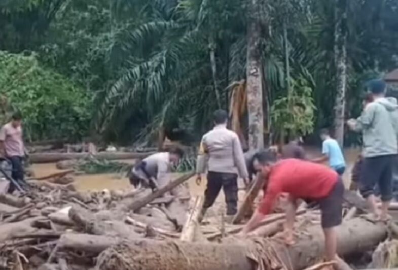 korban-banjir-dan-longsor-di-sumbar;-148-meninggal,-86-hilang