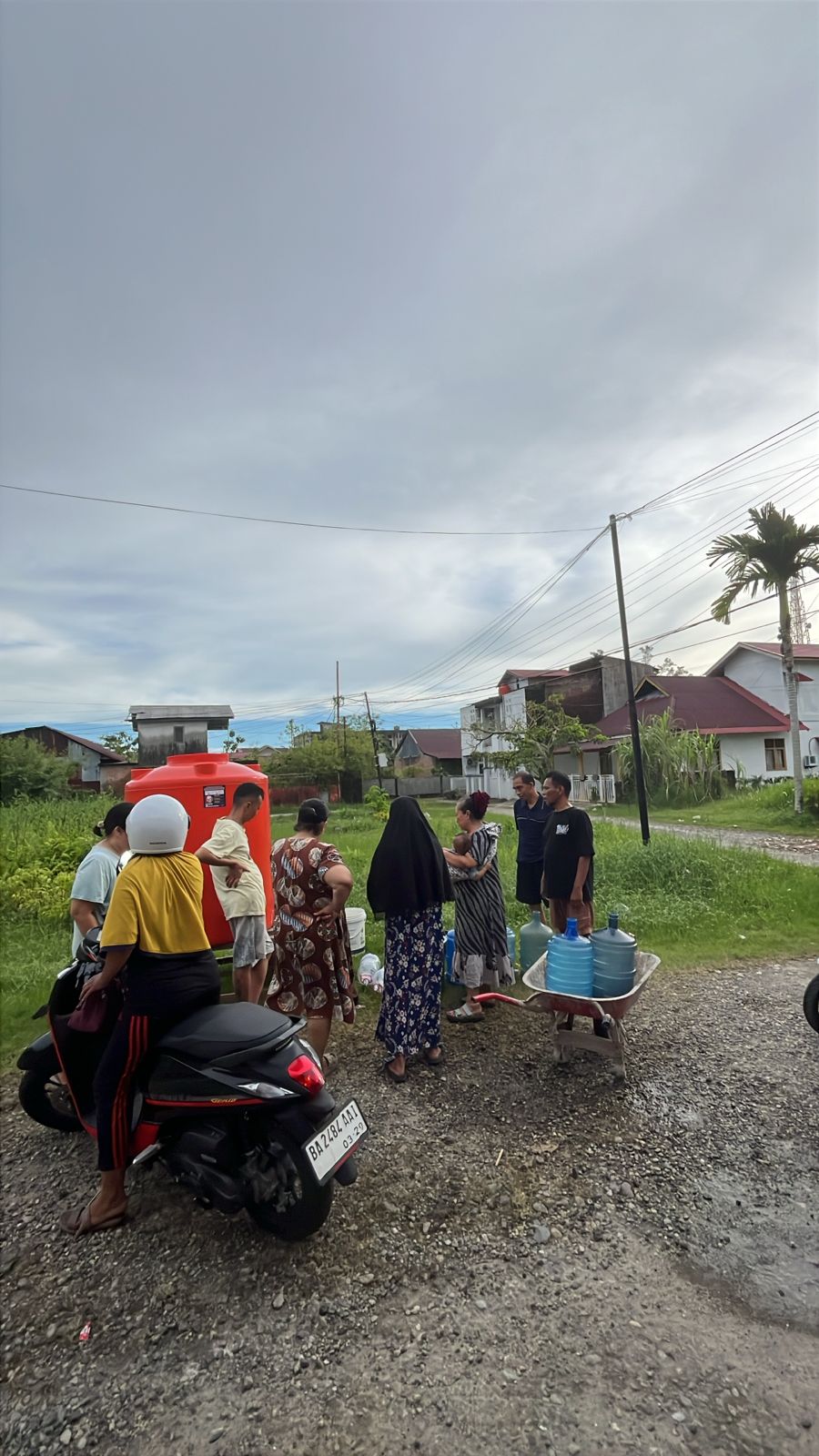 injourney-airports-gerak-cepat-salurkan-air-bersih-ke-warga-terdampak-banjir-sumbar