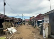 Banjir Landa Padang, Tewaskan Belasan, Ribuan Mengungsi
