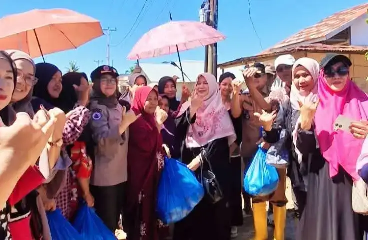 gow-kota-padang-peduli-banjir,-berkeliling-titik-bencana-antarkan-bantuan