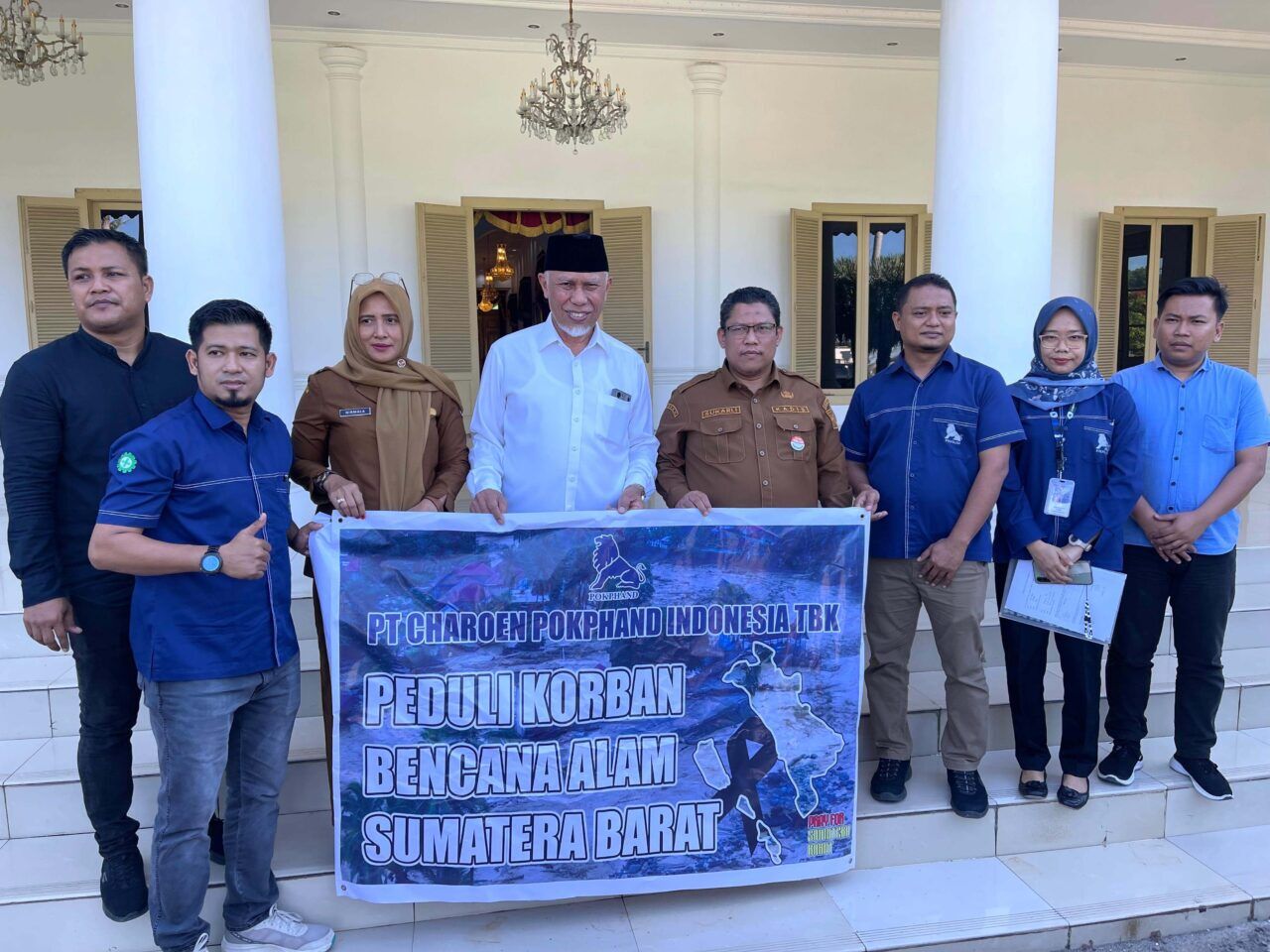 charoen-pokphand-serahkan-bantuan-untuk-korban-bencana-di-sumbar