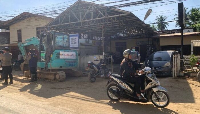 Unand Bersihkan Jalur Dua, Akses Kampus Kembali Terbuka