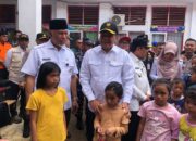 Menko Polhukam Sambangi, Salurkan Bantuan Korban Banjir Padang