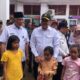menko-polhukam-serahkan-bantuan-rp309-juta-bagi-korban-banjir-dan-longsor-di-padang